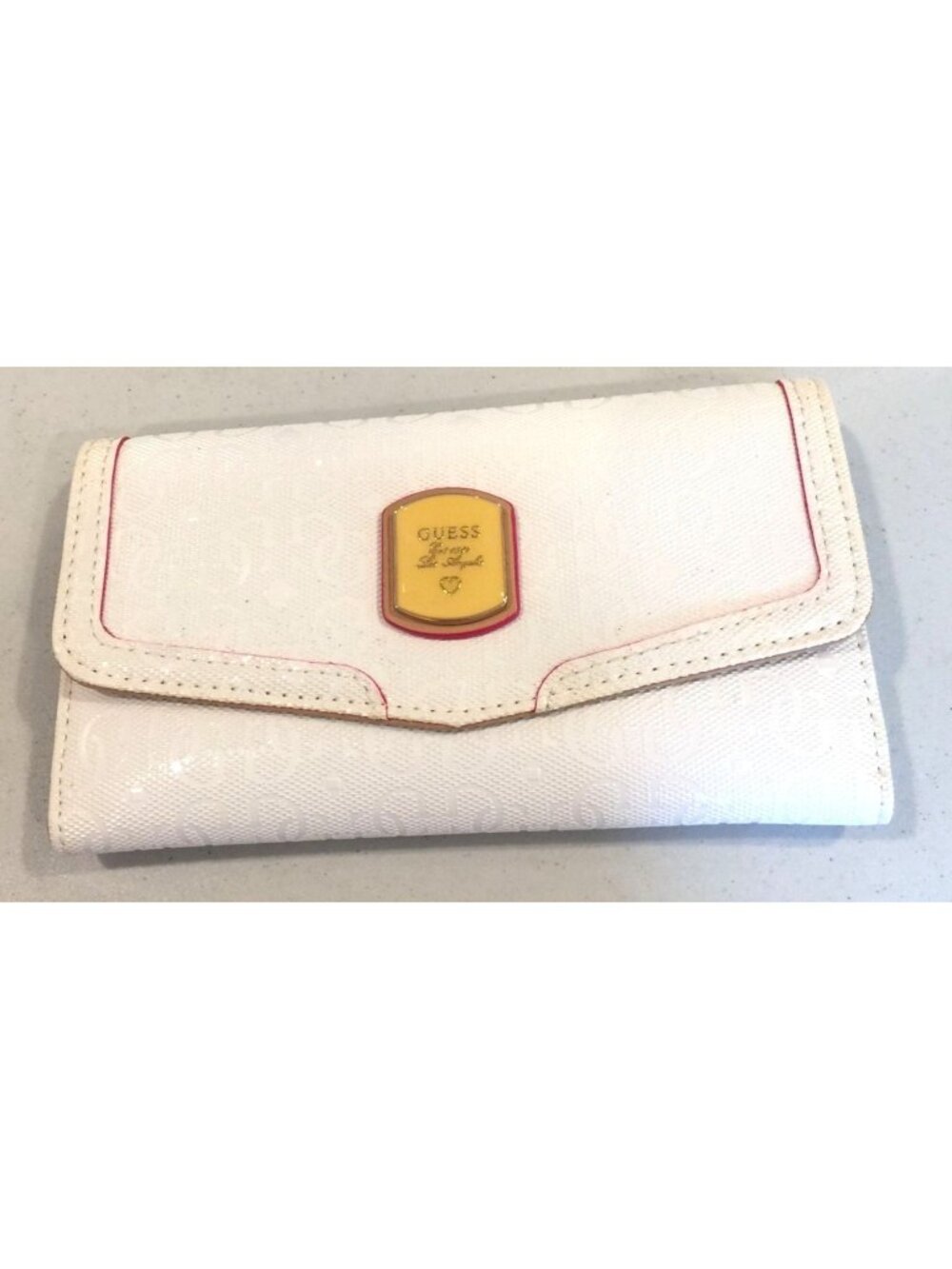 Guess Clutch Tri Fold Wallet 12 Card Slots ID Window 3 Bill Slots Zipper Coin